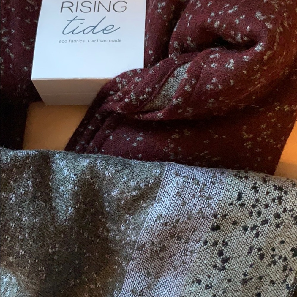 Rising Tide Scarf - Picture 4 of 4